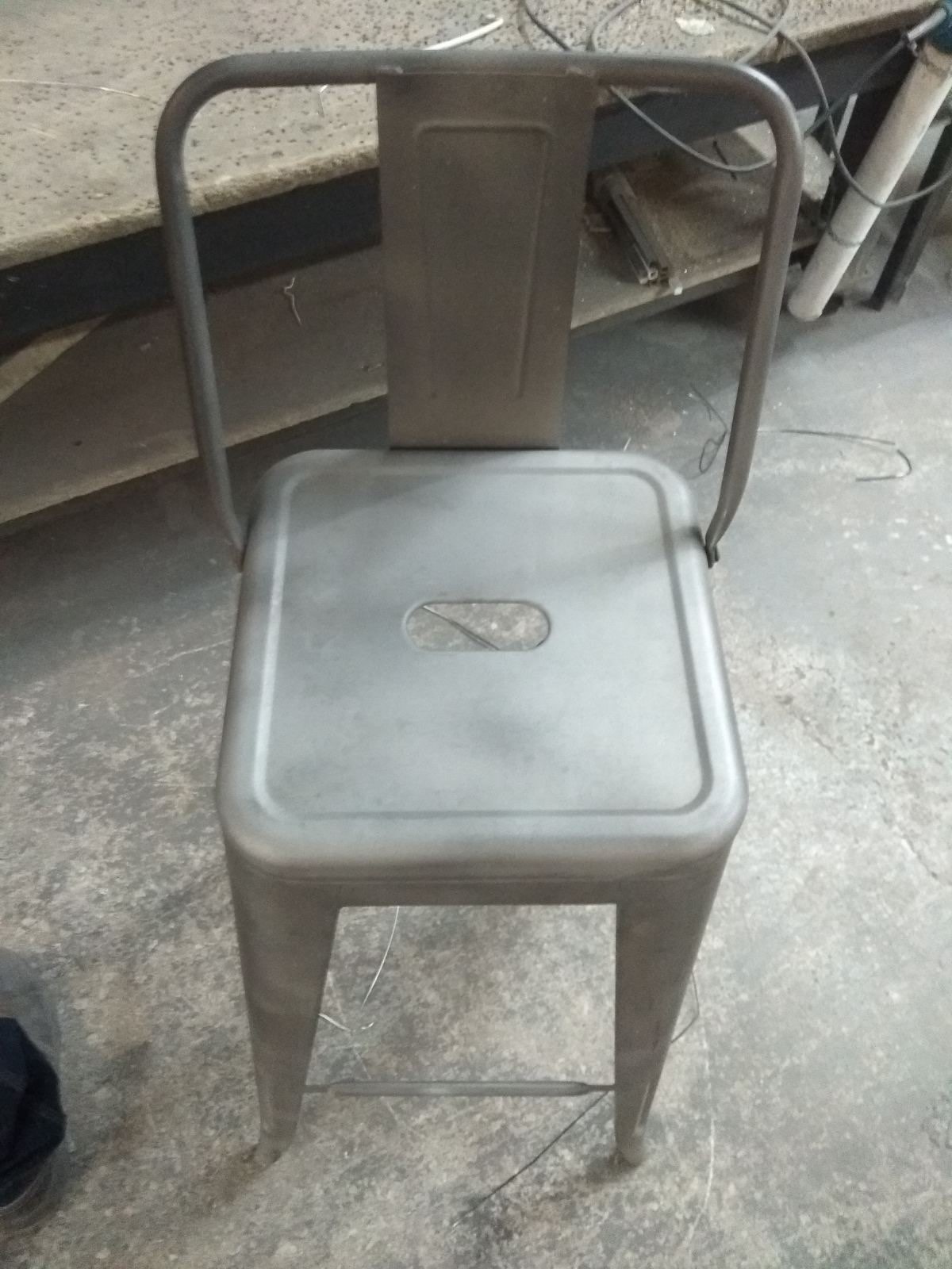 Ηλεκτροστατική βαφή μεταλλικής καρέκλας σε χρώμα Neokem Sahara 802 1