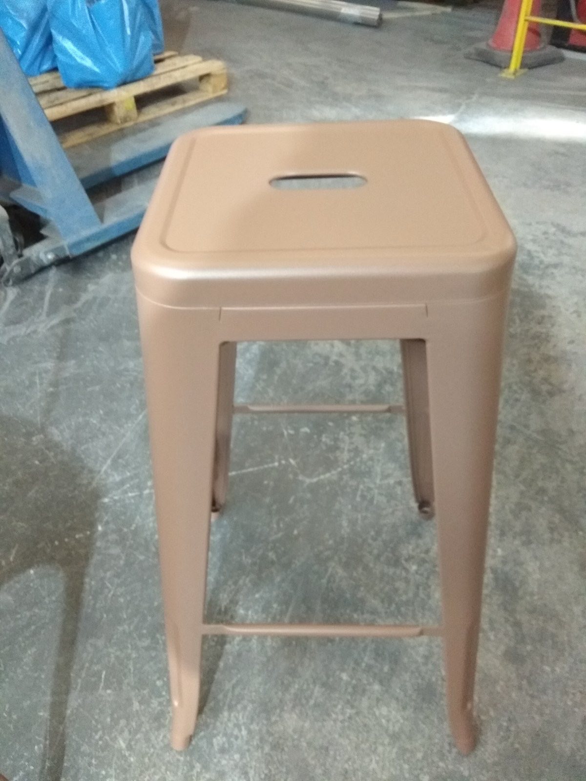 Ηλεκτροστατική βαφή μεταλλικής καρέκλας σε χρώμα Neokem Sahara 802 3